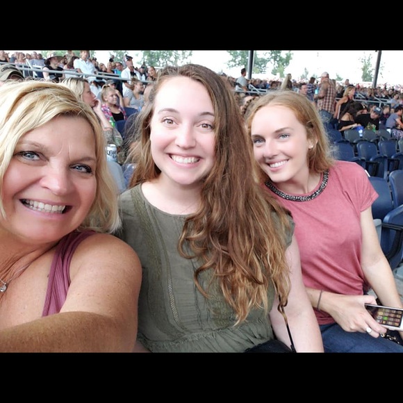 MY DAUGHTERS CLOSET 💜 - Picture 2 of 4